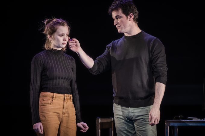 Fa goig trobar tants joves al <a href="/teatrenacional/">TNC</a> per veure #amandaT, dirigida x Alex Mañas (<a href="/manyasdemanyas/">àlex mañas</a>) i notablement interpretada x @LaiaManzanares. 

Una reflexió inquietant sobre xarxes socials, angoixa, soledat i suïcidi. Recomanable per adolescents i no tan adolescents.