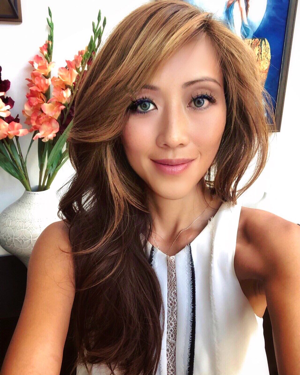 DrJudyHo's tweet image. Confession: My favorite way to round off the weekend is by doing a little #Sunday cleaning &amp;amp; floral arrangements! #Flowers brighten up the house + my mood, and starting the week with an #organized home helps me be more #productive and reduces my stress during the week.