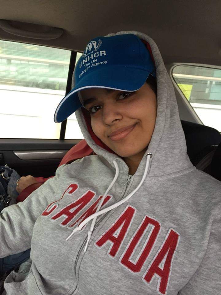 KhadijaKhan__'s tweet photo. The smile on @rahaf84427714's face is priceless.❤ It fills my heart with hope and soul with strength. NO, we will never give up. ✊
#FreeRahaf 
#BeingFreeIsAHumanRightNotAPrivilege https://t.co/1cxyCUFu5h