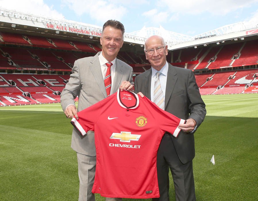 Bitacoraredonda's tweet photo. Ole Gunnar Solskjær se se convirtió en el primer entrenador en ganar 5 partidos consecutivamente luego de Matt Busby en 1946. Repasaremos los últimos 3 entrenadores y sus estadísticas en sus primeros 5 partidos en Premier más los datos del noruego. https://t.co/A8yamNMHpa