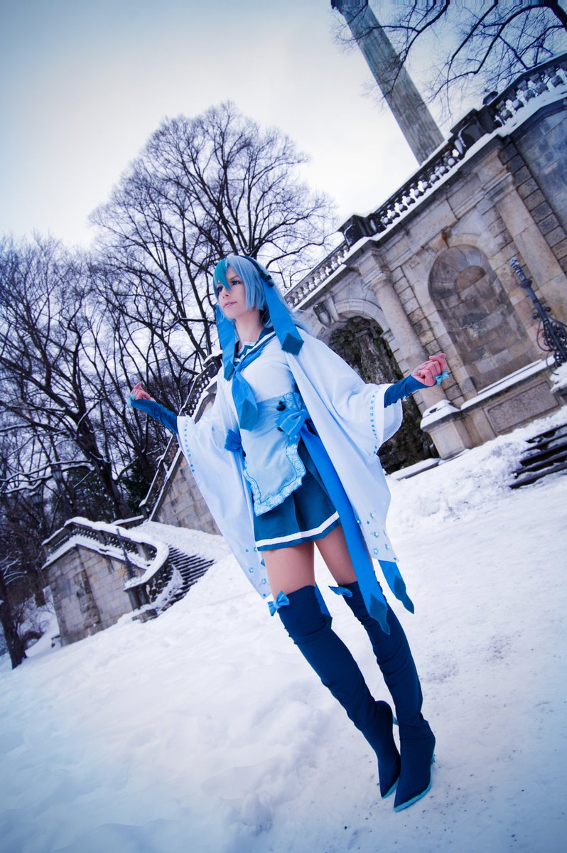 Mietzewhite's tweet photo. The first edited Glaceon photos~
❄💙❄💙❄💙❄
I love them sooo much 😭💙
📸 @Cinnamon_Mai_
Edit & Cosplay by be
Design by #Meruruusa
#Cosplay #Selfmade #Pokémon #Gijinka #Glaceon #Snow https://t.co/f3intoKnZU