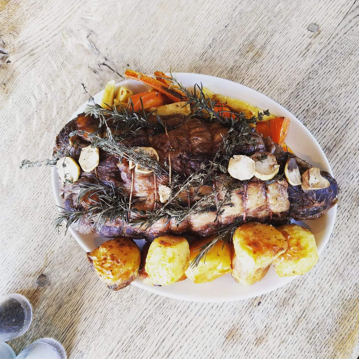 Todays delicious #RoastBeef went down a storm! Book your table for next week now to ensure you get yours #Sunday #Roast #Beef #SundayRoast #SundayLunch #Food #Yummy whitehartsherfield.co.uk/#Book