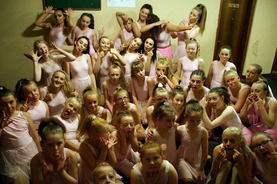 DistinctiveDA's tweet image. Distinctive Dance Academy classes for 2019 start back tomorrow!! 🤸‍♀️🤸‍♀️💃💃🕺🕺
Newbies of all ages and abilities are welcome. Spaces at classes are limited so please contact us now to reserve your space. 07714793033
Class start back tomorrow in Budhill Halls between 5.00 - 9.30.