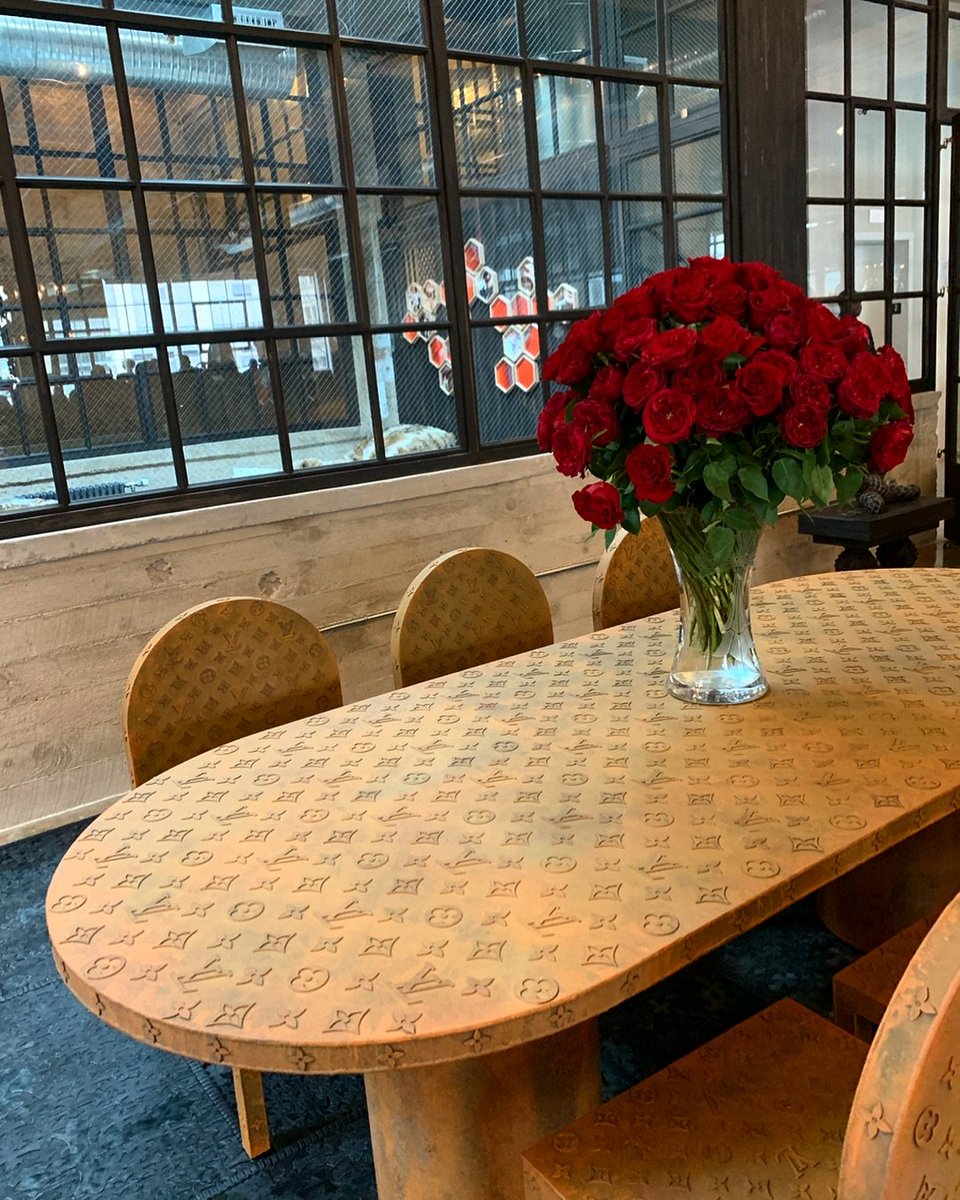 HYPEBEAST on X: #VirgilAbloh created an aluminum #LouisVuitton dining table  with matching chairs. The set sold for $150,000 USD during LV's pop-up at  Chrome Hearts New York.  / X