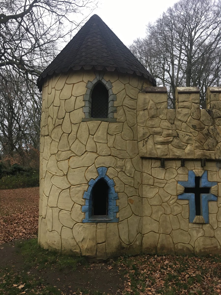 YBB_Y1's tweet photo. Guess where weโve been to visit today? ๐ฐ Checking out the parts of the castle. I wonder if @YBB_Yr2 pupils will remember the names tomorrow? @Margampark #castlesanddragons #findingout #localvisit https://t.co/4607fOeRij