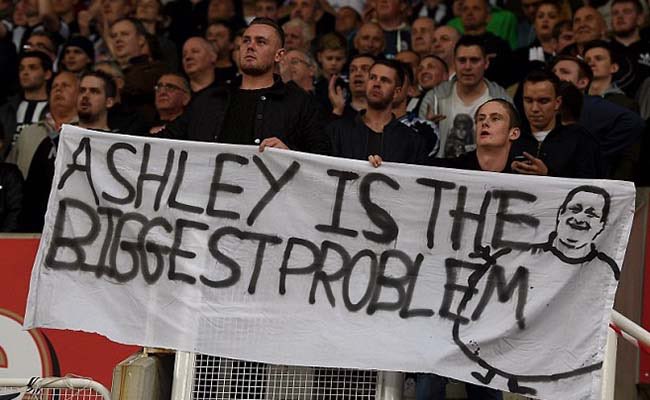 NUFCYELLOWVESTS's tweet photo. Time to hit Ashley harder then before not gonna stop. Storm the pitch  #SAVENUFC #NUFC https://t.co/VfSIJ20M47