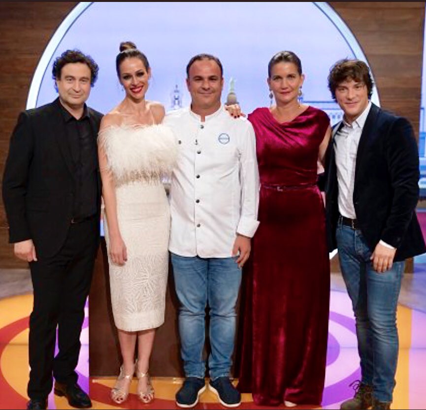 zampatelmundo's tweet photo. El primer #chef está noche en #masterchefjunior6 👨🏻🍳 @chefdelmar 🐙🦑🦐🦀 https://t.co/X0S0wI97mR