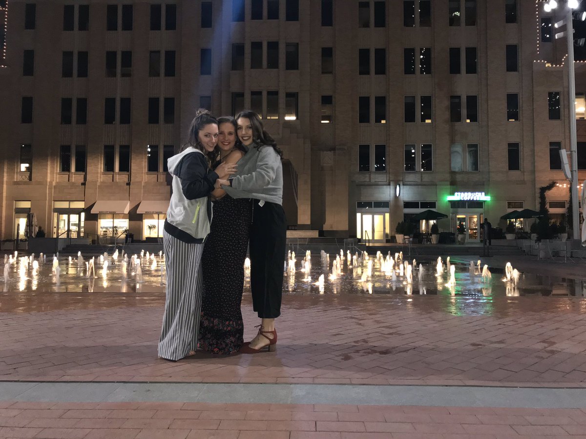 ElypsisB's tweet photo. Can my best friends come back home? @kell_ay_ay @lexi_3232 https://t.co/qHIWebq7K6