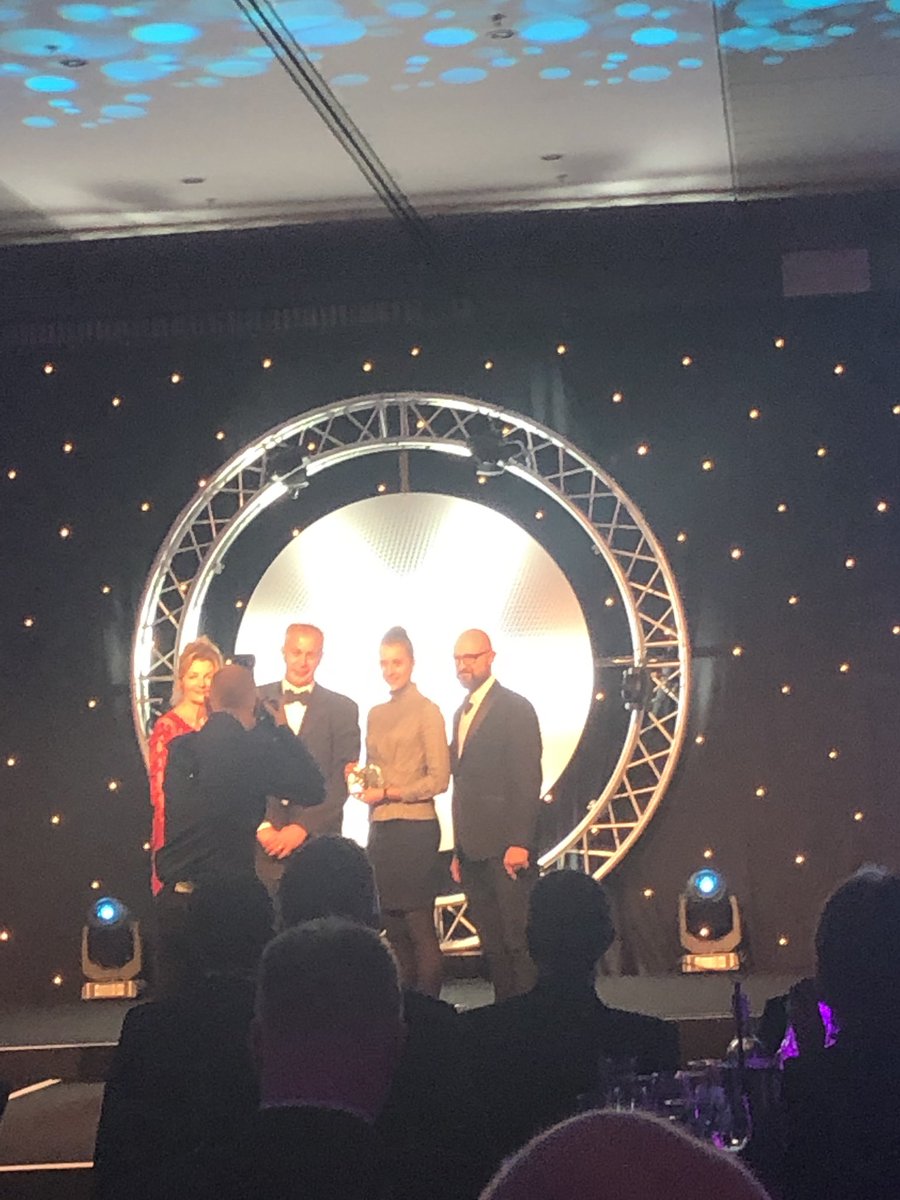 100Optical's tweet photo. #AOPAwards19 ‘Frame of the Year’ winner is @silhouette_1964, presented #100optical event director @NathanGarnett. Congratulations 💫🍾💫🍾 https://t.co/I8gs08Nz2Y
