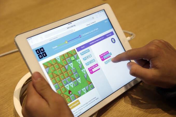 IAmTarunaSharma's tweet image. The #skills u learn today will let u shape tomorrow #future.Anybody can learn #howtocode by playing #MinecraftVoyageAcquatic game.Register on mykartavya.nasscomfoundation.org/hour-of-code &amp;amp; #volunteer in teaching importance of #coding #HourOfCode #Self4Society #ComputerScience @MyKartavya @NASSCOMfdn