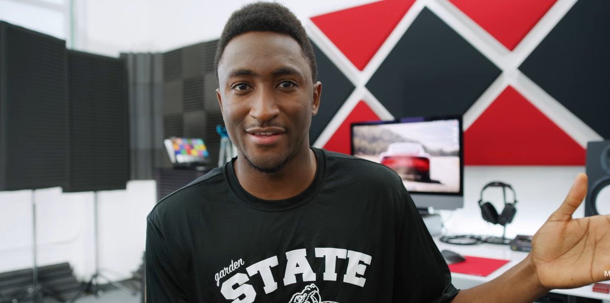 MKBHD's tweet photo. 2009 vs 2019 https://t.co/I7xH8P4qtb