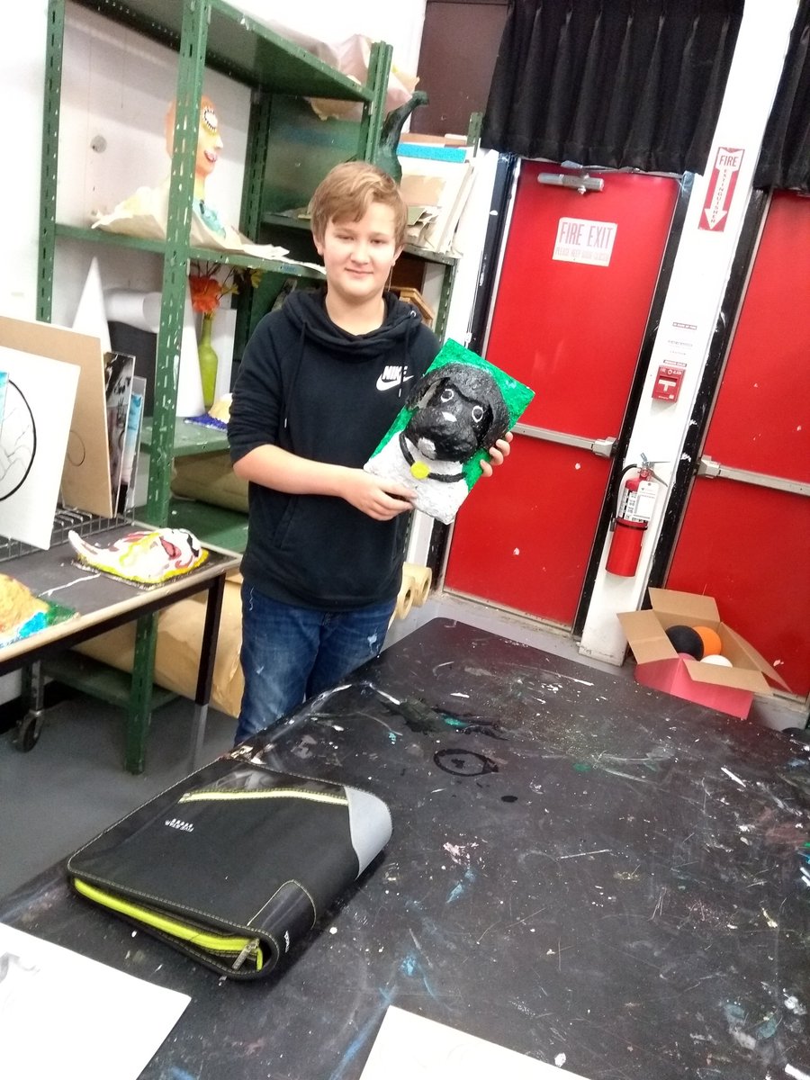minouchecoussi's tweet photo. @bssnews Some members of our grade nine art class finishing their final culminating activity.  Excellent work, class! https://t.co/QO8qBg28JN
