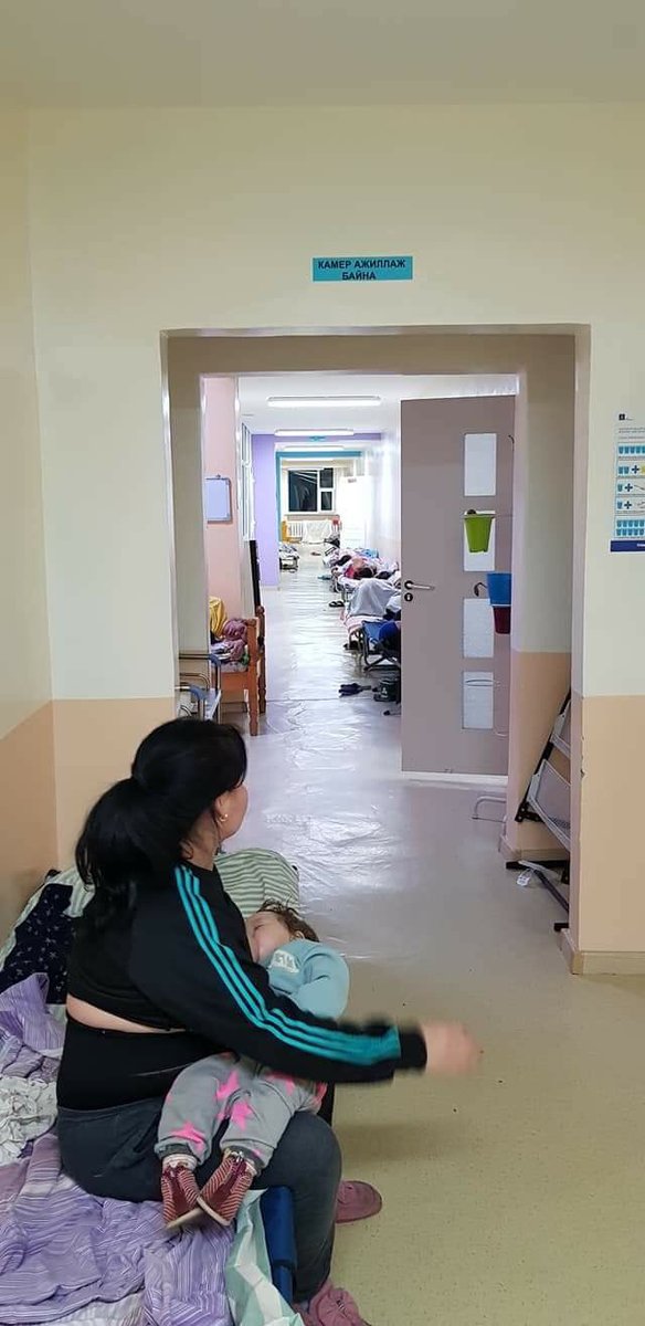 Энэ бол нөгөө шударга бусын хонгил нь л юм. Хүүхдээ сэхээнд тэврээд юу ч хийж чадахгүй сууж байхад өр рүү орж өвддөг. Энэ хонгилыг бидний төлсөн татвараар бүрдсэн төсвийг үр дүнгүй төлөвлөж, үрдэг, хумсалдаг хүмүүс цогцлоодог.