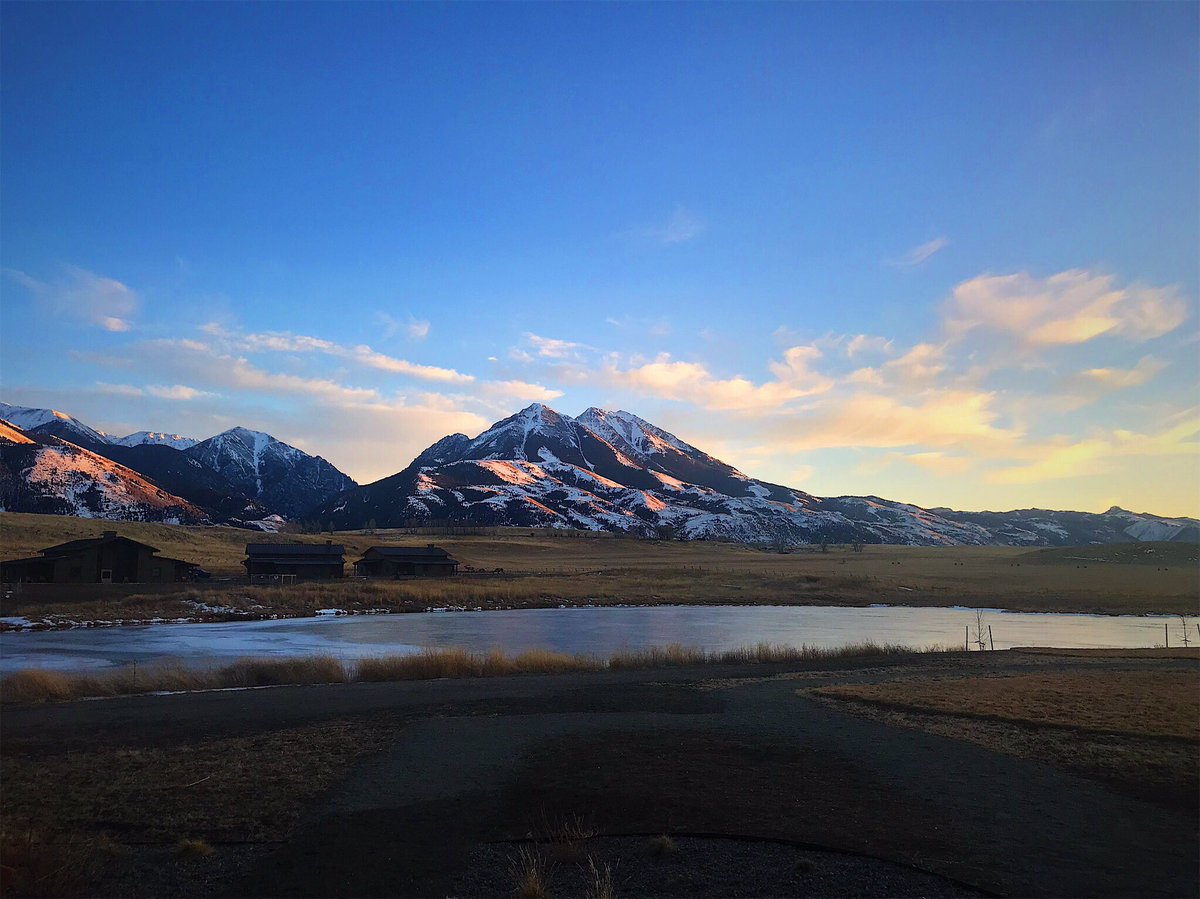 _haileypeterson's tweet image. Winter Break was good to me. Going to miss my people and my views! 🏔❣️  Back to school for one last round of fun 📚😇