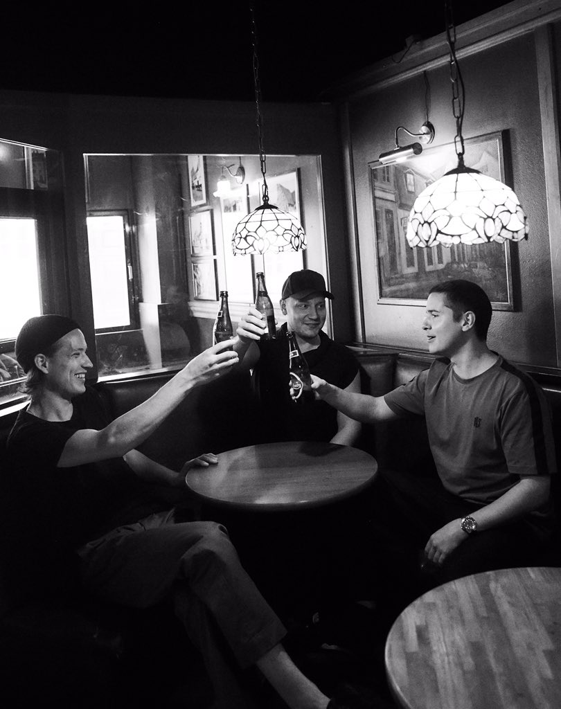 LukasGraham's tweet photo. 2018 was an amazing year for us and we're very excited for what's to come in 2019! We'd like to thank you for the continued support, so leave your details at the link and we'll be surprising a few of you 💜 #LoveSomeone #3ThePurpleAlbum
 
https://t.co/PbCEC8FGsZ https://t.co/KJehjNNXEJ