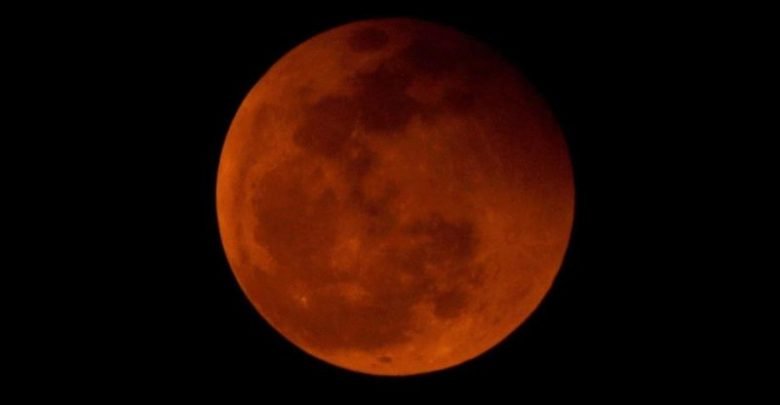 🌒El próximo 20 de enero se podrá disfrutar del eclipse lunar que combinará tres fenómenos, un eclipse lunar total, la luna de sangre y una superluna. goo.gl/rzzwQt