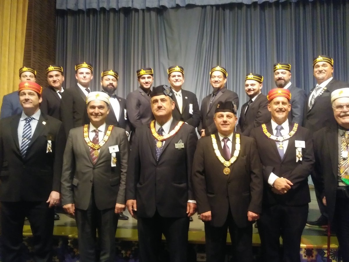 TrueStory1981's tweet photo. Memorial Class Pasadena Scottish Rite 32nd° Masons 2018 https://t.co/xxBTf3QHj1