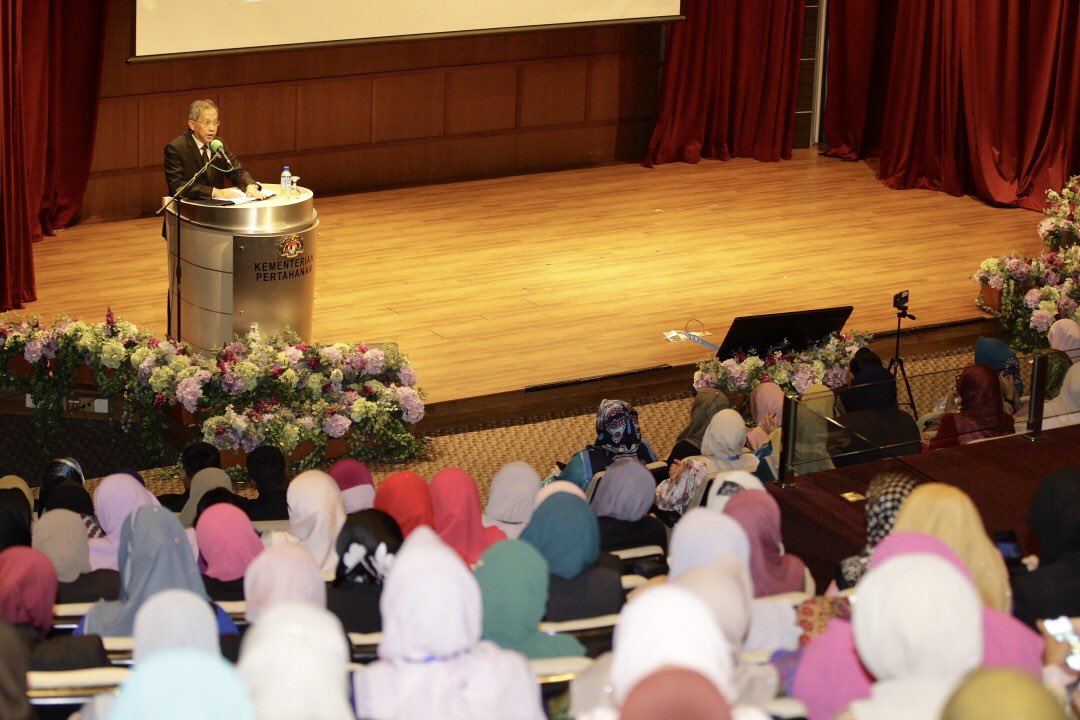 "Saya menyeru agar denyutan permuafakatan dan kerjasama dalam pasukan (teamwork) di MinDef ini dirasai dan dipraktikkan di semua peringkat. Tidak hanya di peringkat atasan, tetapi terus ke Sektor, bahagian dan seterusnya unit-unit kecil". - KSU, Dato' <a href="/HalimiAbdManaf/">Halimi Abd Manaf</a>