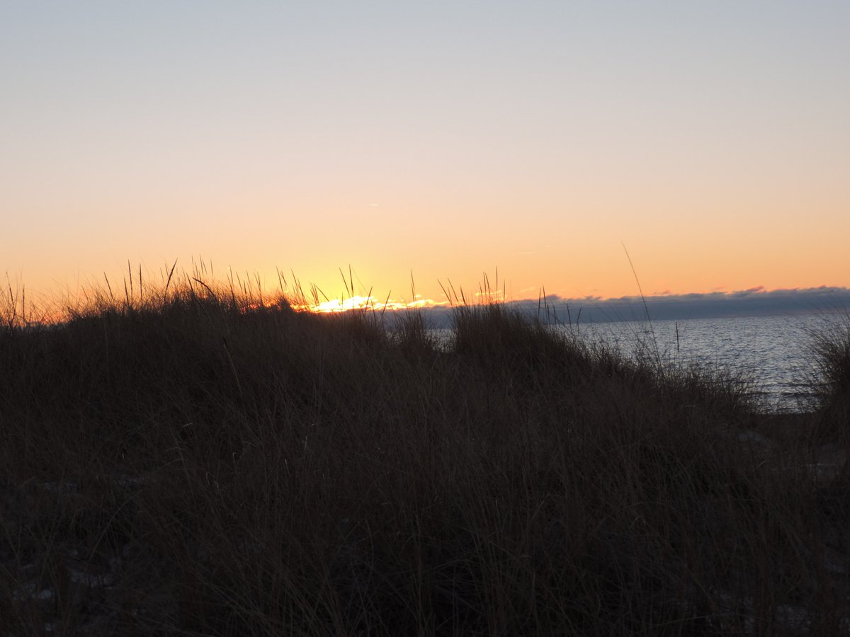 2016skipper's tweet image. Lake Michigan sunset 1/13/19.