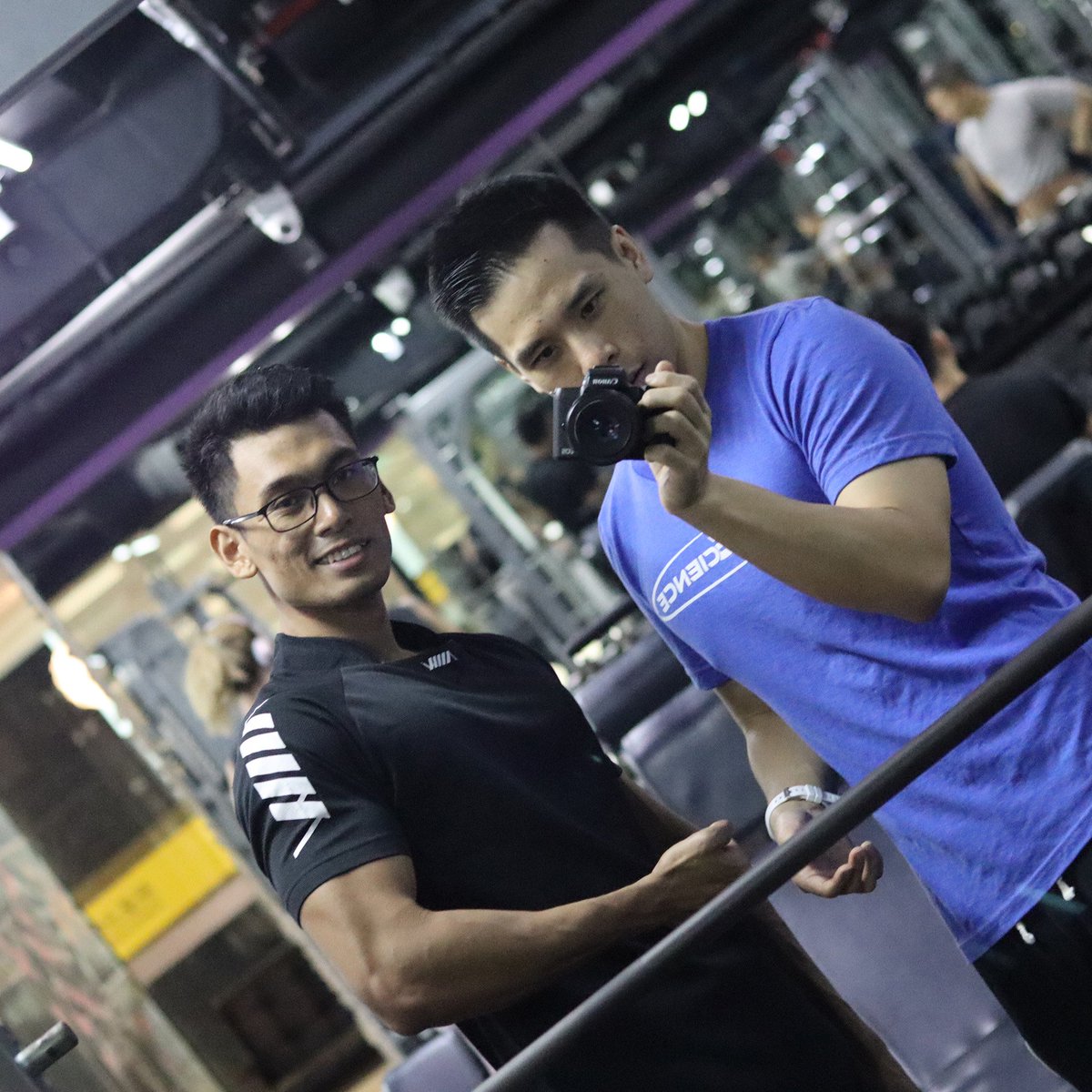 JackeyChong's tweet photo. Posing in the Gym is half the work. The reps do themselves.
▪
#GetStrongStayHumble #TeamJC3 #iifym #fatloss #aesthetic #fitness #athletic #discipline #hustle #transformation #positive #gratitude #fssasia #pescience #canonm50 #beavisionary #gymshark #youtuber #vlogger https://t.co/FrblRAmsZI