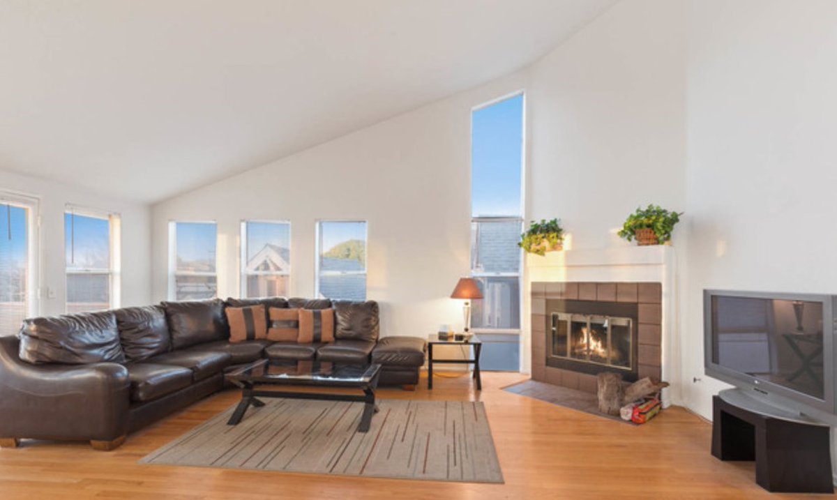 LaurenGlasses's tweet image. 🏘Developer/Income Opportunity in the ❤️ of #SiliconBeach 🏖

This 3 unit complex is walking distance to the Venice Boardwalk, Beach, Abbot Kinney and over 6 parking spots. 

41 Clubhouse Ave., Venice CA 90291 - Offered $3,800,000
#TeamSchore #RealEstate #DeveloperDream