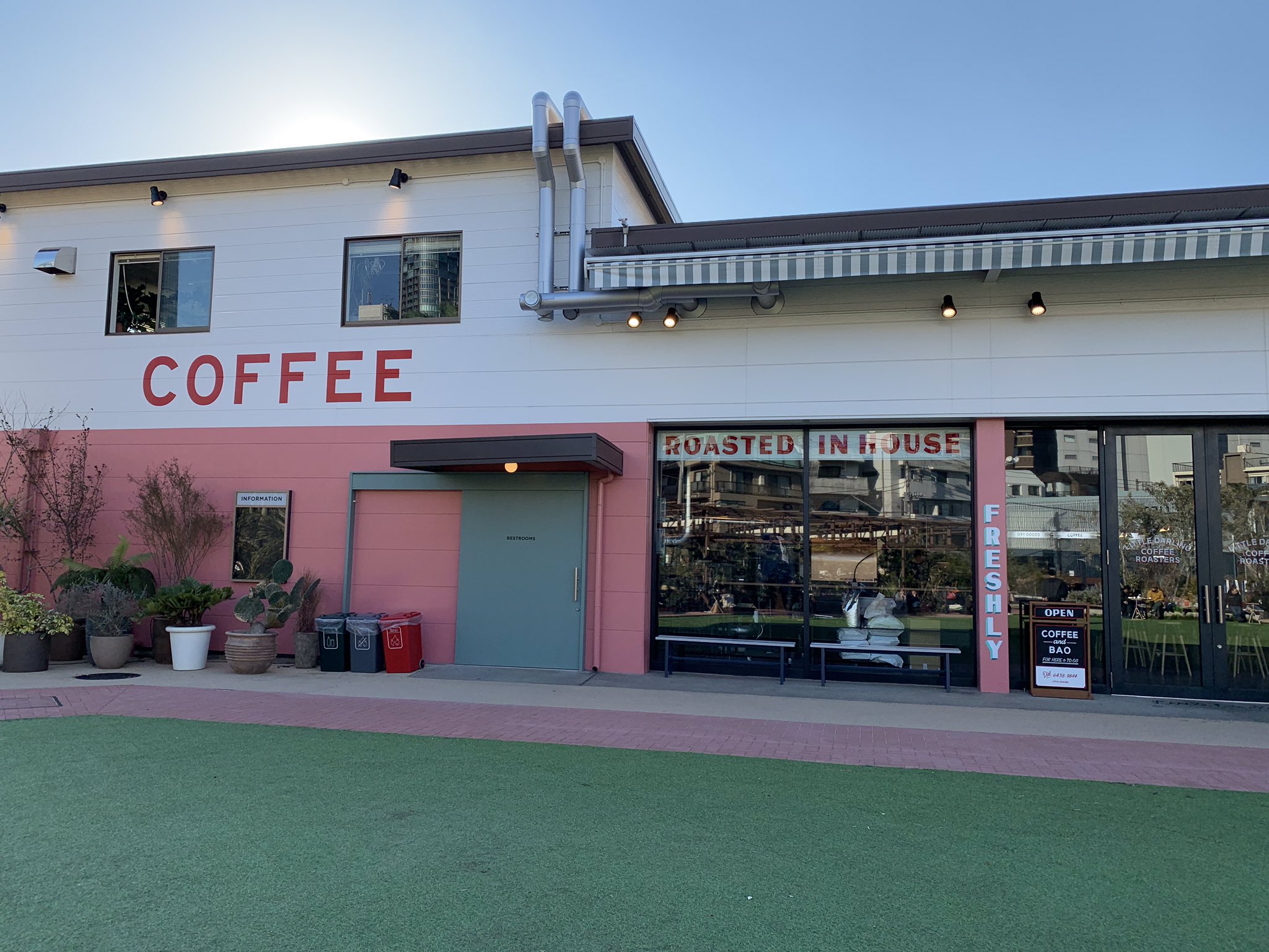 田中里奈 こんな天気のいい日にオススメしたいのは 青山一丁目のlittle Darling Coffee Roaster お花屋さんもあるし 永遠にいられる空間 オリジナルグッズも全部お洒落 T Co Flxvyxitwy Twitter