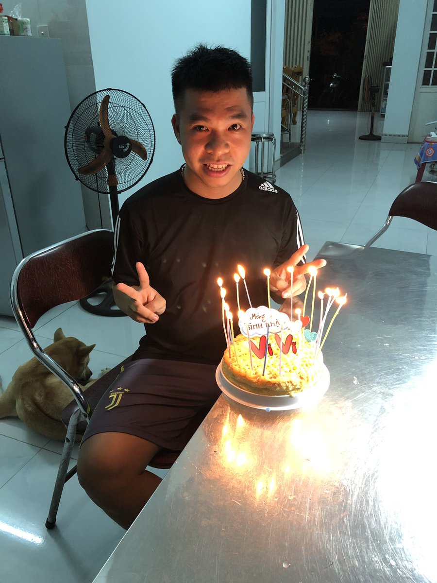 minhvi141's tweet photo. Mừng sinh nhật bạn Vĩ Vĩ https://t.co/Z3bqDDXUyn