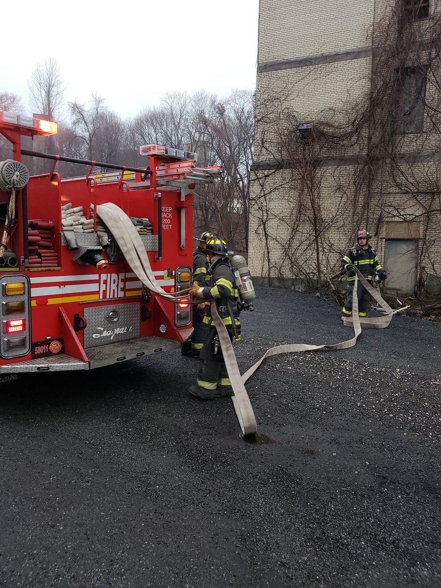 metrofireassoc's tweet photo. Following last Saturdays community service event, our explorers spent the rest of the afternoon working on some engine operations. #metrofireassoc #explorerpost185 #gnyc #gnycexploring #bsaexploring #silive https://t.co/nANUMbsGQi