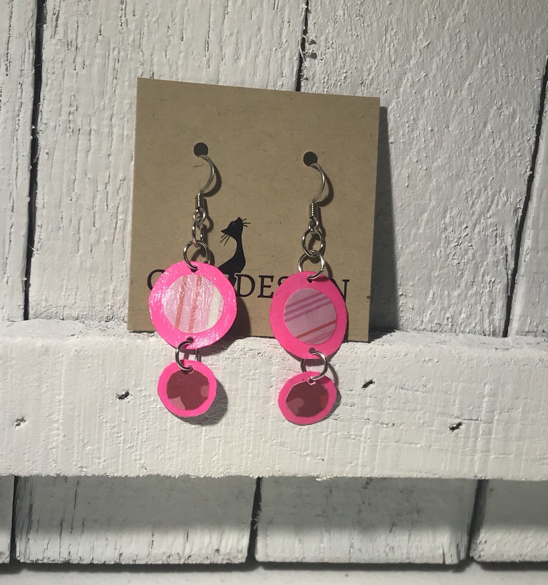 wordnoodlenerd's tweet photo. What’s your love language? The season ‘Tis approaching....start shopping for your special someone 🥰😍❤️ #paperearrings #paperjewelry #handmadeearrings #CatGDesign https://t.co/xxqidNv6eZ