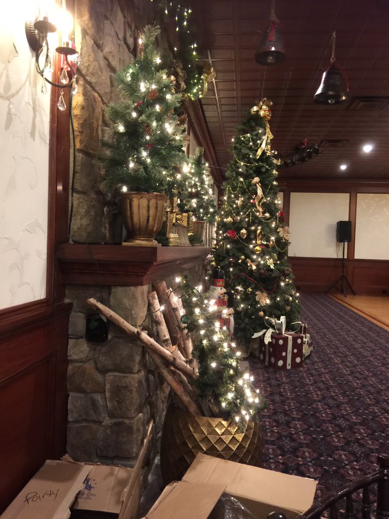 wright2388's tweet photo. Holiday party at Apple Hill Farm @DanielleKida1 @stevenlongmoor1 @WHd2684 https://t.co/2Dnw32v3M4
