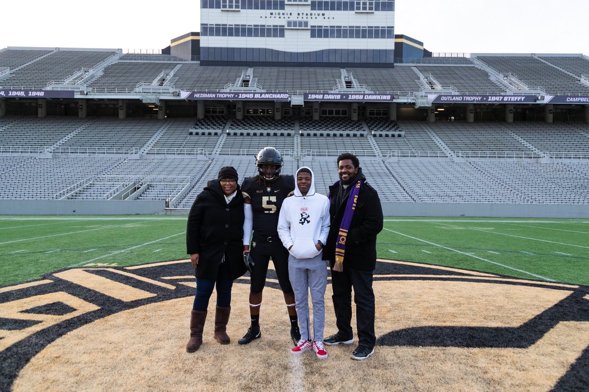 J_Prudhomme4's tweet photo. Army West Point OV ✅ https://t.co/LJYkyV7VUW