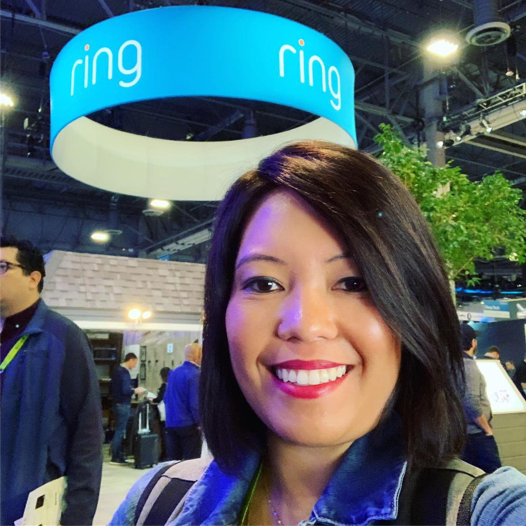 angelpiontek's tweet photo. .@ring’s new product, the Door Cam View is a great way to keep an eye on the exterior of your home!  It’s great for apartments and condos, can be installed easily and take with you on your next move!  Should retail for $199, 2019 release. #ces2019 #cescb #genblue #smarthome https://t.co/B8UoZHPkJq