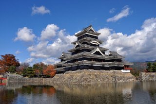 僕が好きなお城ですBEST４  
これだ！！

犬山城
熊本城
松江城
松本城

まだまだ好きなお城はありますが…写真が4枚までしか添付できないので、また別の機会に紹介します🏯
お城は少し下調べして、誰の居城だったか？周りにどんなライバルがいたか？調べて足軽になったつもりで散策すると楽しいですよ
