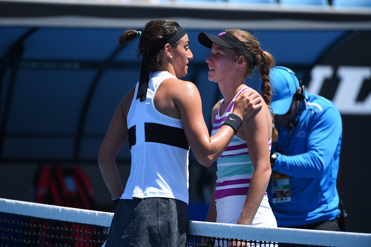 Le duel 100% 🇨🇵 de cette première journée à Melbourne tourne en faveur de la favorite sur le papier : <a href="/CaroGarcia/">Caroline Garcia</a> bat Jessika #Ponchet 6/2, 6/3 au premier tour de l'#AusOpen