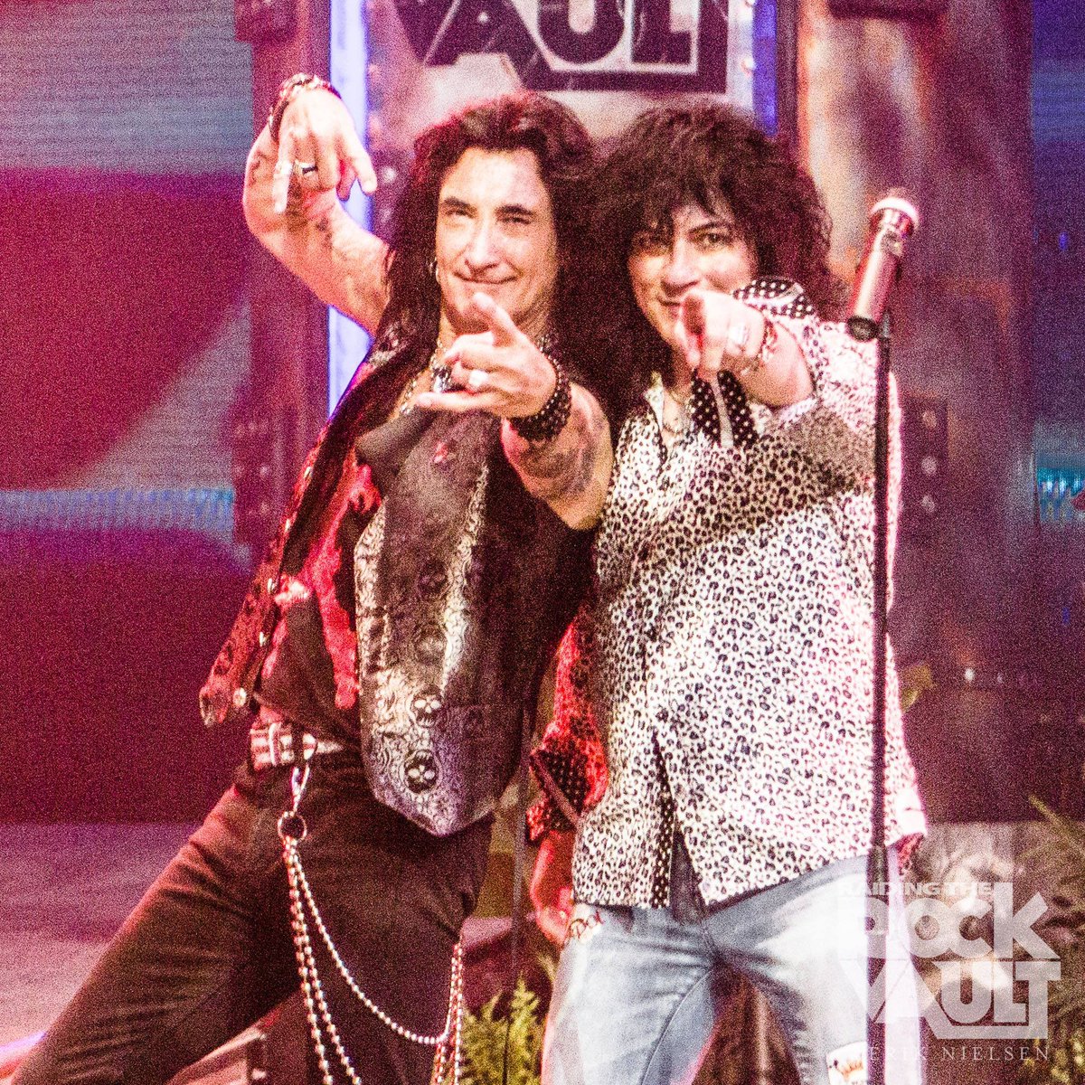 PaulShortino's tweet photo. What Time is it ?  @Rock_Vault Time 😎🎶🎶🎶@HardRockHotelLV @VinylVegas @mcrophone @blaselias @philsoussan @RowanRobertson @Michaeltross  @howardleese @ROUGHRIOT https://t.co/n0hfyZlDn3