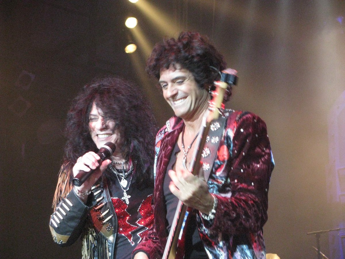 PaulShortino's tweet photo. What Time is it ?  @Rock_Vault Time 😎🎶🎶🎶@HardRockHotelLV @VinylVegas @mcrophone @blaselias @philsoussan @RowanRobertson @Michaeltross  @howardleese @ROUGHRIOT https://t.co/n0hfyZlDn3