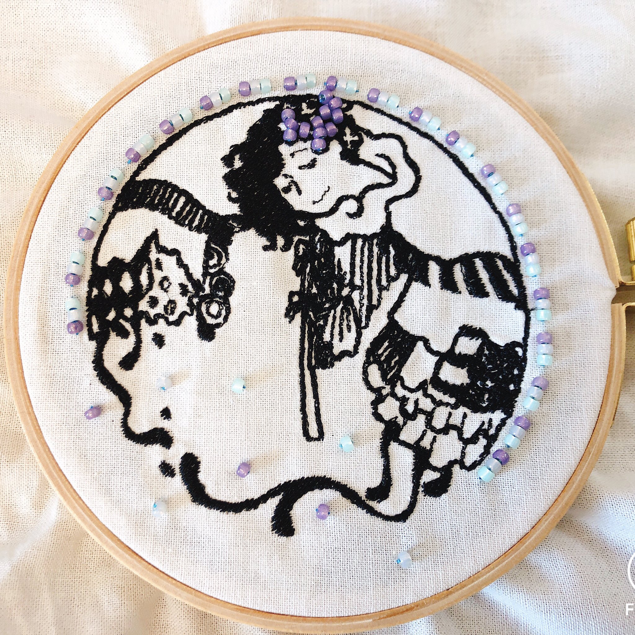 تويتر Piqel Piqerm ピケルピケルム على تويتر イラストを刺繍ミシンで刺繍して ビーズ刺繍とあわせたのをつくりたい という 試み 刺しゅうproがまだちゃんと使いこなせないので勉強します 刺繍ミシン T Co Cw5jyb01k1