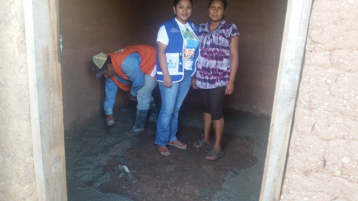 MayerlinPachec8's tweet photo. El día de hoy domingo 13 de enero visitamos a muchas Familias del barrio los laureles #EsquipulasDelNorte ,  llevándole uno de los  beneficios de nuestros programa #TechoDigno #pisoSaludable
Gracias a nuestro presidente  #JuanOrlandoH  #SEDIS #ReinaldoSanchez 
#GuiasDeFamilia https://t.co/XiaJZmZsLu