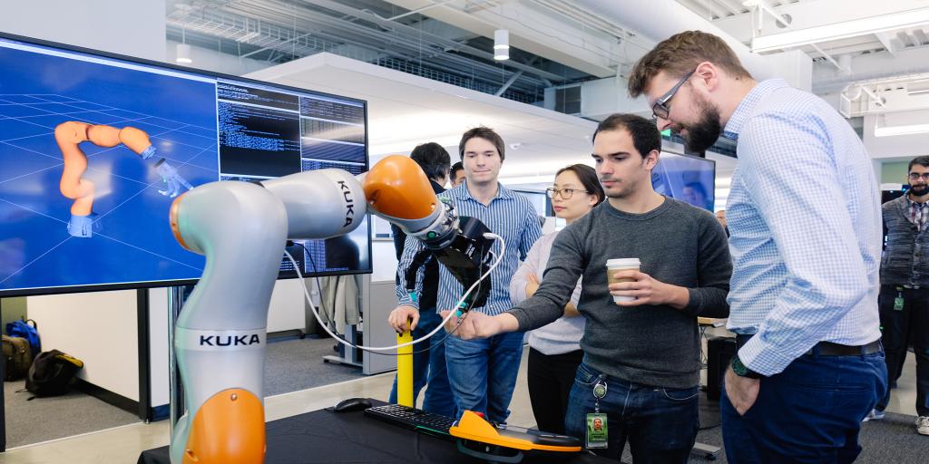 Медицинские роботы. Робототехника в медицине. Промышленные роботы в лаборатории. Robotics research. Робот компаньон.