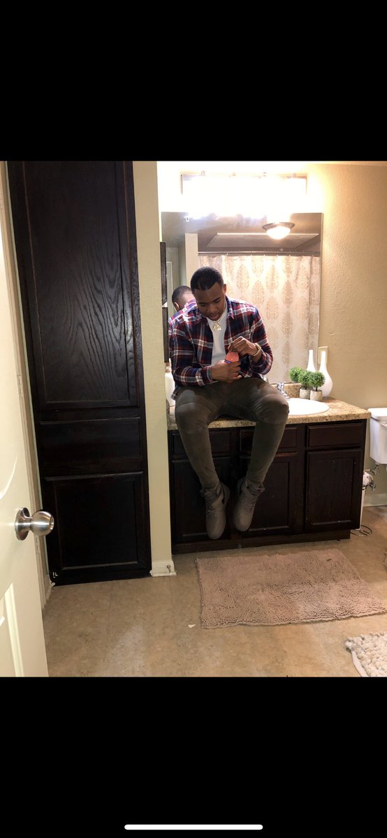 Im_HighClass's tweet photo. 💙💙💙 Brought Out Like 10 And Ima Spend It All #HighClassBusiness 🤣 https://t.co/KeK0h0sc2Z