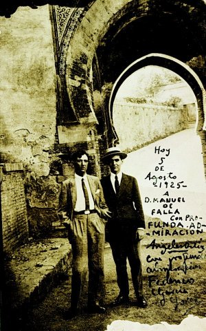 «Don Manuel, yo soy Federico García Lorca y éste es mi amigo Manuel Ángeles Ortiz. Yo escribo versos y toco el piano, él sólo sabe pintar». Así dicen que fue este primer encuentro con Manuel de Falla, allá en 1920, inicio de una gran admiración y amistad en #Granada. #FelizLunes