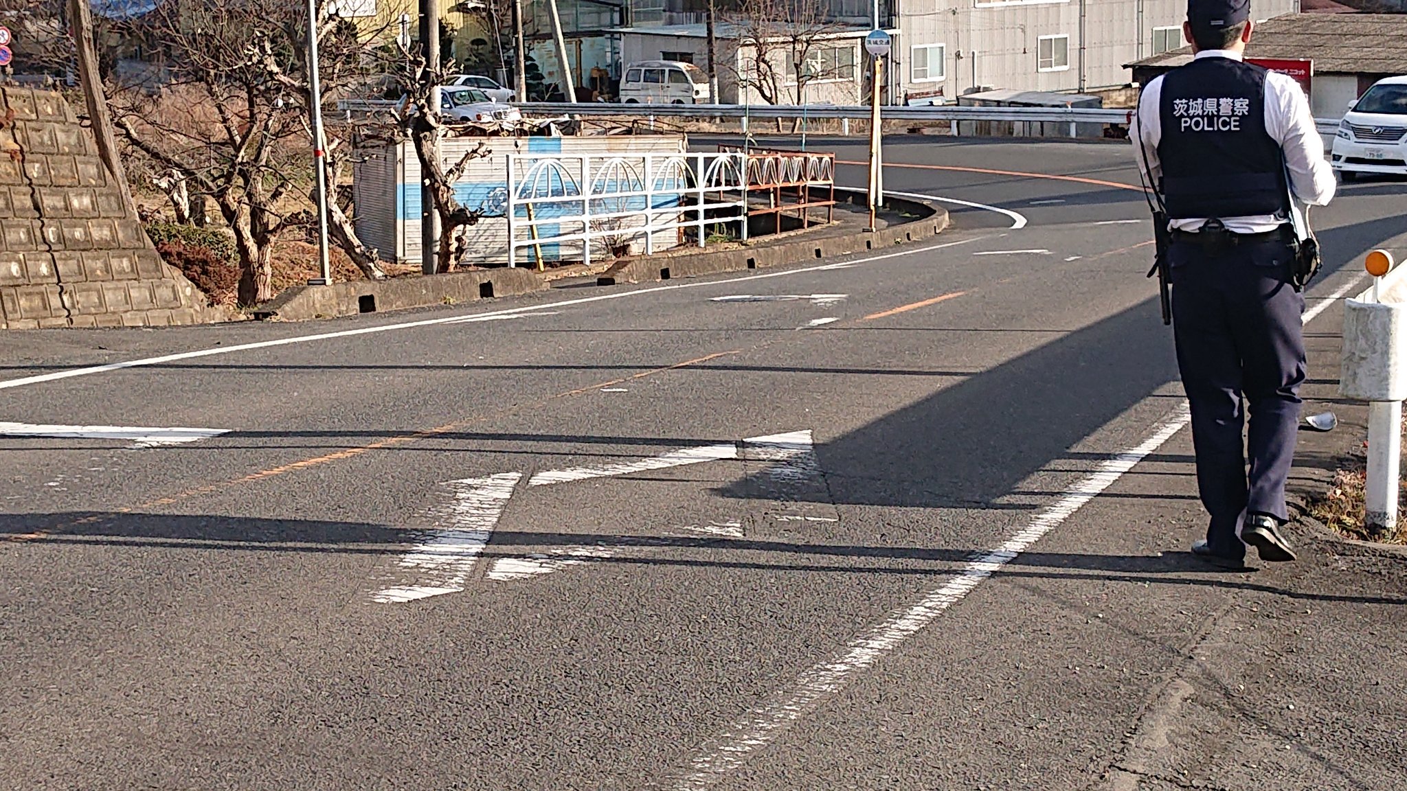 Tsuyoshiso 常陸大宮市野口で1 14午後１時50分頃 当て逃げ 破損したのはサイドミラー のみですが にあいました 相手はセンターラインを越えてそのまま止まらず逃げました 追いかけたが見つからず 相手の車種はプリウス 小学生二人の目撃あり 警察に報告