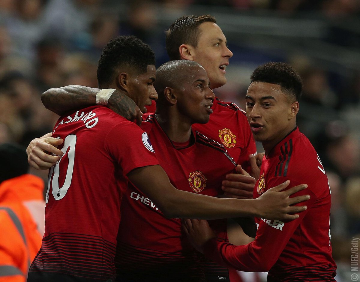 ManUtd's tweet photo. Morning, Reds ❤️ #MUFC https://t.co/bfEHCLcIpj