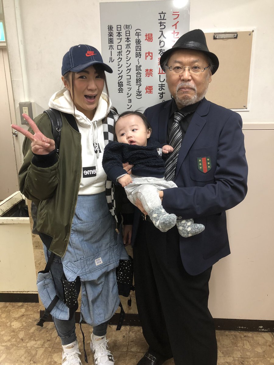 ロッシー小川 Na Twitterze スターダム8周年記念日には初期メンバーの愛川ゆず季 美闘陽子が赤ちゃんを連れて来場 旗揚げ当時のエースたちが一児の母とは これぞ歴史なのだ こうやってogがやって来ることは団体としては有意義なこと 次はリングに上がってもらい