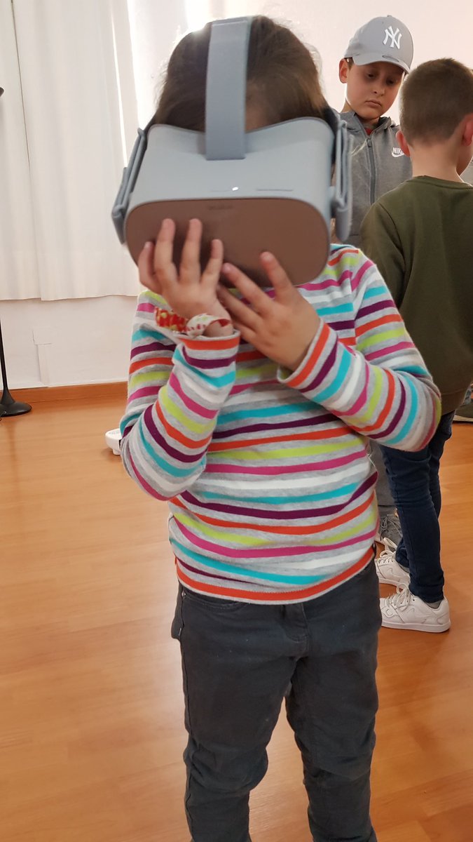 VRestudio tweet media