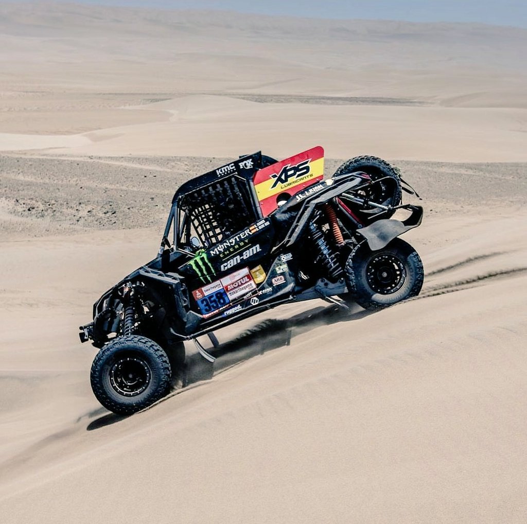VentaNeumatico's tweet photo. DAKAR👇
🏜️@dani_oli21 consiguió ayer hacer una etapa muy sólida a pesar de algunos problemas que lo coloca líder en la general 🥇
Mucho ánimo campeón 👍
.
.
#ventaneumaticos #gas #neumaticos #moto #coche #cadenas #MotoGP #dakar #motorsport #bikelife #dakarrally2019 https://t.co/f2AC7KXFSa