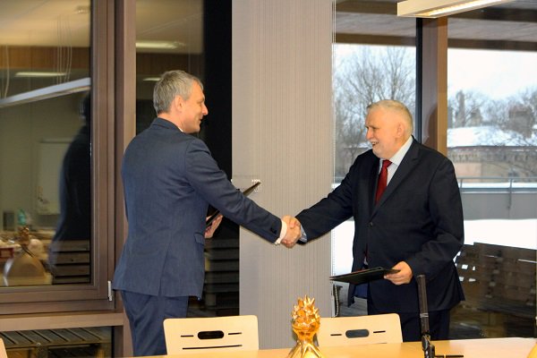 Latvijas valsts meži un ZAAO  parakstīja savstarpējās sadarbības līgumu, apņemoties veicināt sabiedrības izpratni un paradumu maiņu par vides aizsardzību un ilgtspējīgu atjaunojamo resursu izmantošanu, kopīgi īstenojot vides izglītības programmas
Plašāk - zaao.lv/lv/zinas/sia-z…