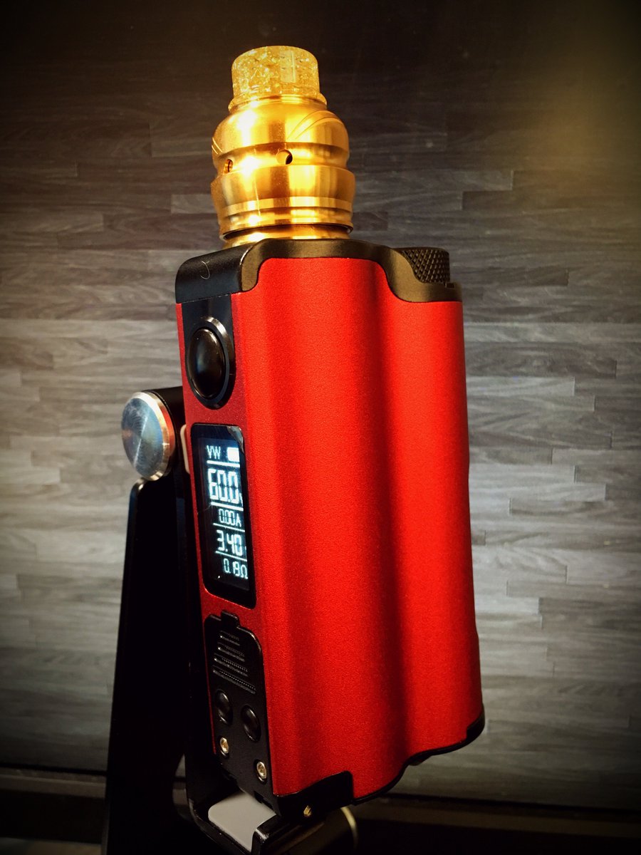 龍生さんのだし「とりあえず買っておくか」って感じだったけど・・・お世辞抜きにコレは美味い！！赤金も中々良いんじゃない？　　#龍神RDA #VAPE