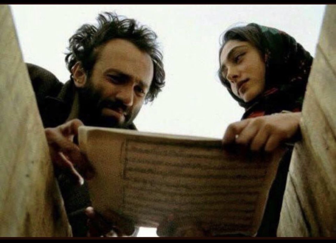 تعشقه ولا يشعر ..
تهتم بتفاصيله ولا يدرك ..
تشتاق لرؤياه ولا يفهم  ...
وكأنها أحببت حلوفاً لا يبالي 😟