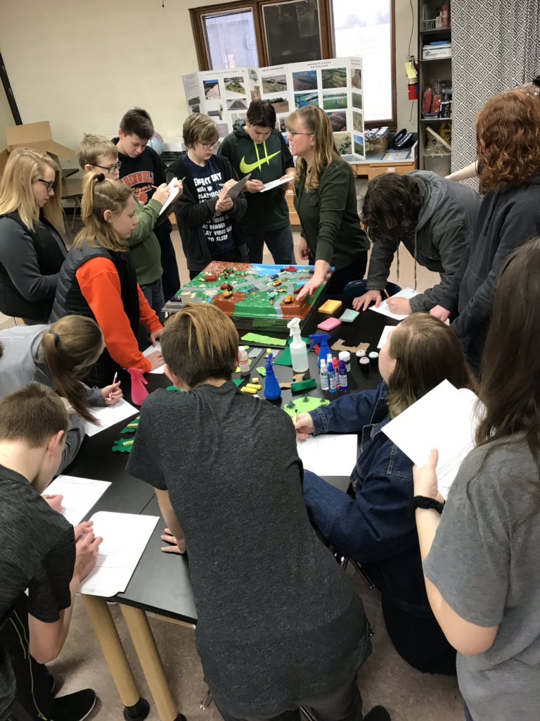 MalissaJuni's tweet photo. A guest from the Poweshiek County Soil & Water Conservation District talked to the 8th grade students about water polution in Iowa. #enviroscapedemonstrations #GMSsci #GrinnellMS #WeAreGrinnell @DeCosterScience @TigersGms https://t.co/bJWHL7vMUU